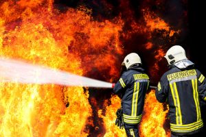 Private Elektrogeräte und Brandrisiken am Arbeitsplatz