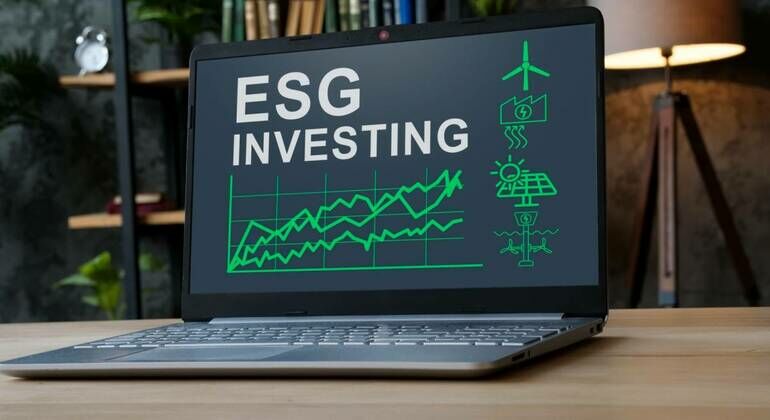 ESG-Investitionsergebnisse_auf_einem_Laptop-Bildschirm