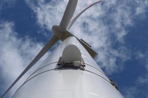 Bedarfsgesteuerte Beleuchtung auf Windkraftanlagen