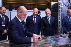 Siemens Energy und Air Liquide weihen Gigawatt-Fabrik für Elektrolyseure ein