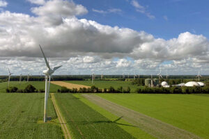 Enova steigt in den ehemals größten Windpark Europas in Midlum ein