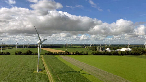 Enova steigt in den ehemals größten Windpark Europas in Midlum ein