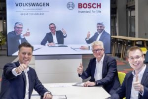 Unterzeichnung der Kooperation zwischen Bosch und Volkswagen; Thomas Schmall; Frank Blome; Sebastian Wolf; Günter Krenz; Rolf Najork; Aemen Bouafif
