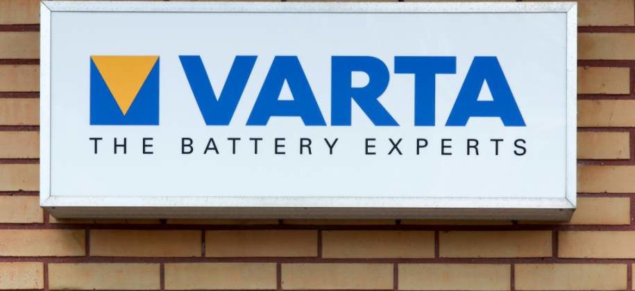 Varta Logo auf Mauer; Patentstreit in den USA