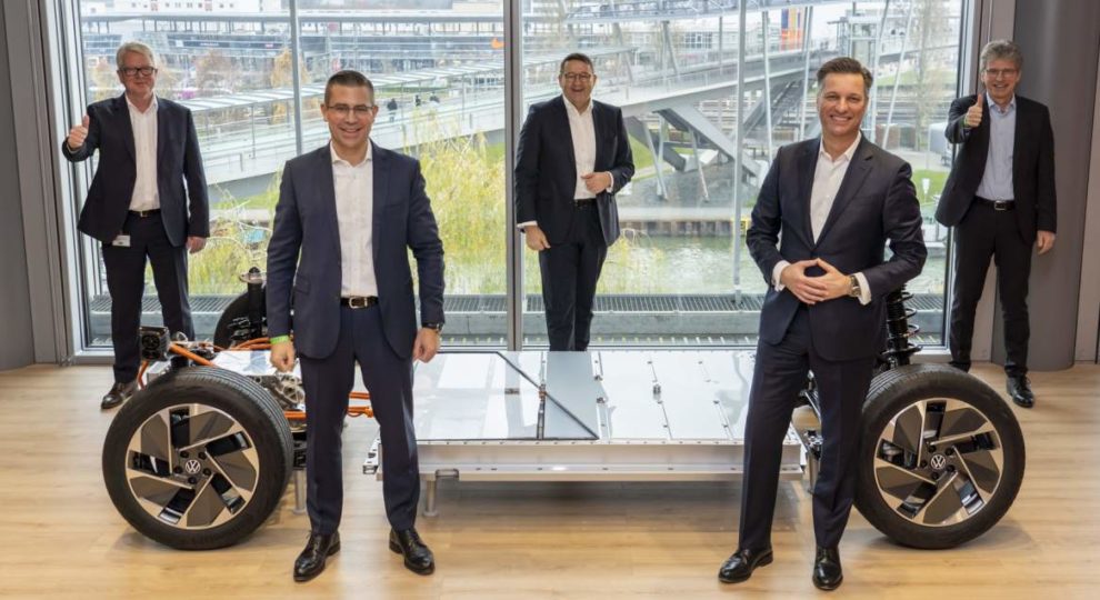 VW schließt Partnerschaften mit Umicore, 24M Technologies und Vulcan